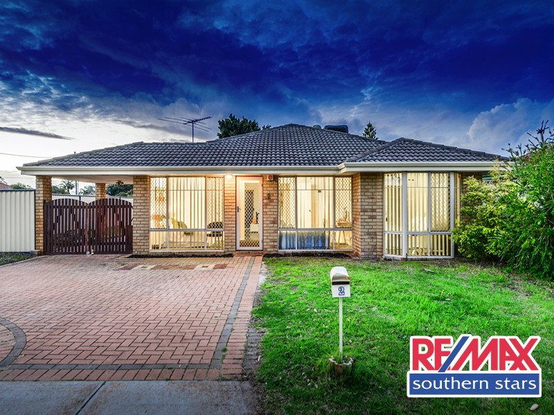 2 Mary Mackillop Glen, Queens Park WA 6107