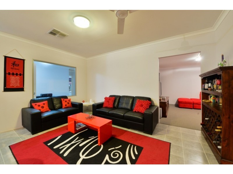 38 Kalari Drive, Wattle Grove WA 6107