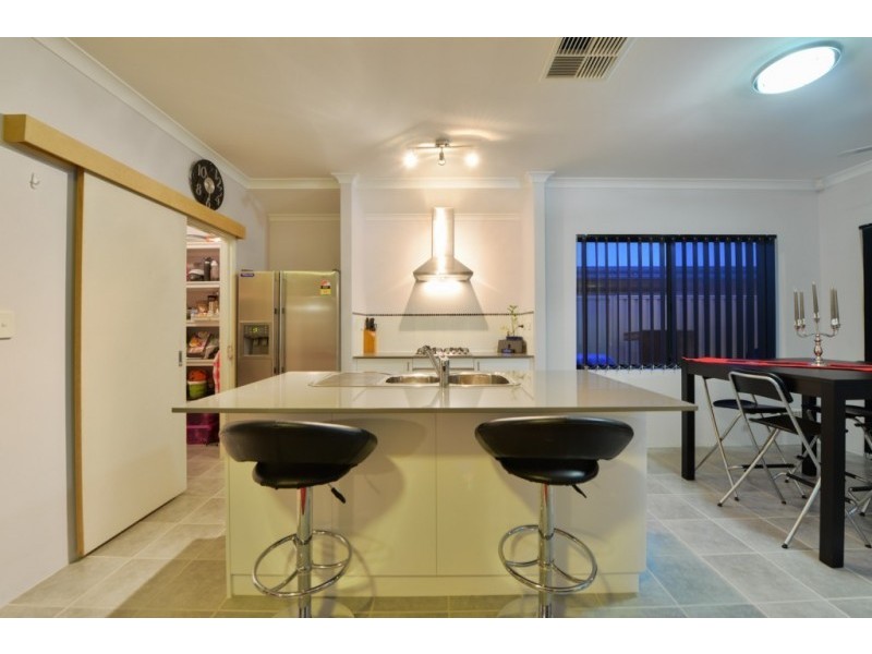 38 Kalari Drive, Wattle Grove WA 6107