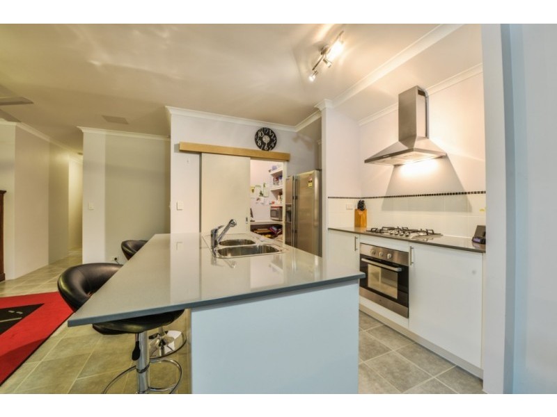 38 Kalari Drive, Wattle Grove WA 6107