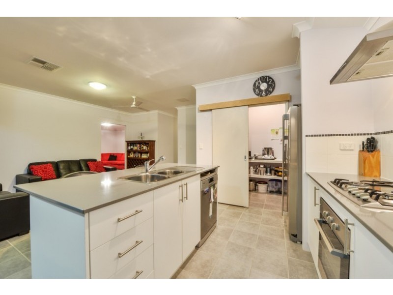 38 Kalari Drive, Wattle Grove WA 6107