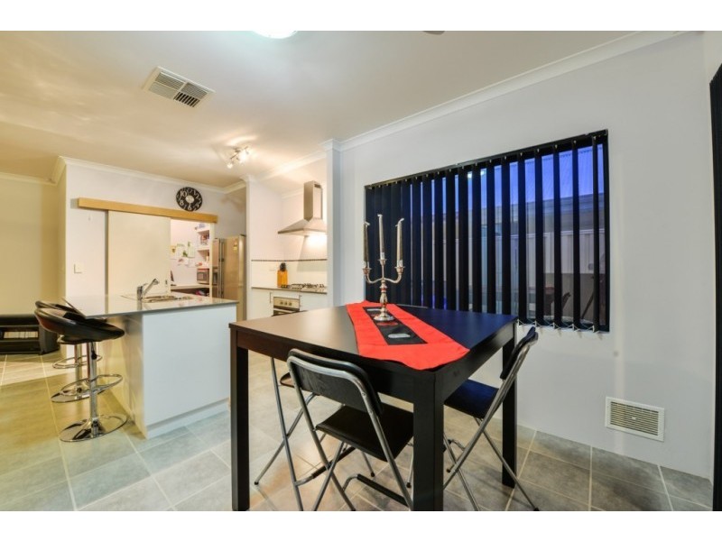 38 Kalari Drive, Wattle Grove WA 6107