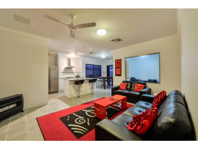 38 Kalari Drive, Wattle Grove WA 6107