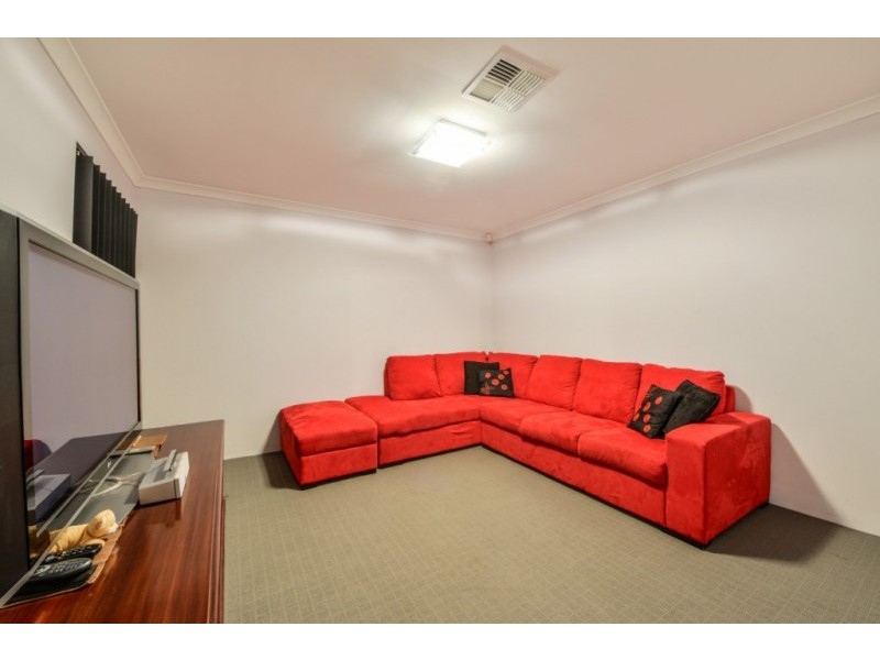 38 Kalari Drive, Wattle Grove WA 6107