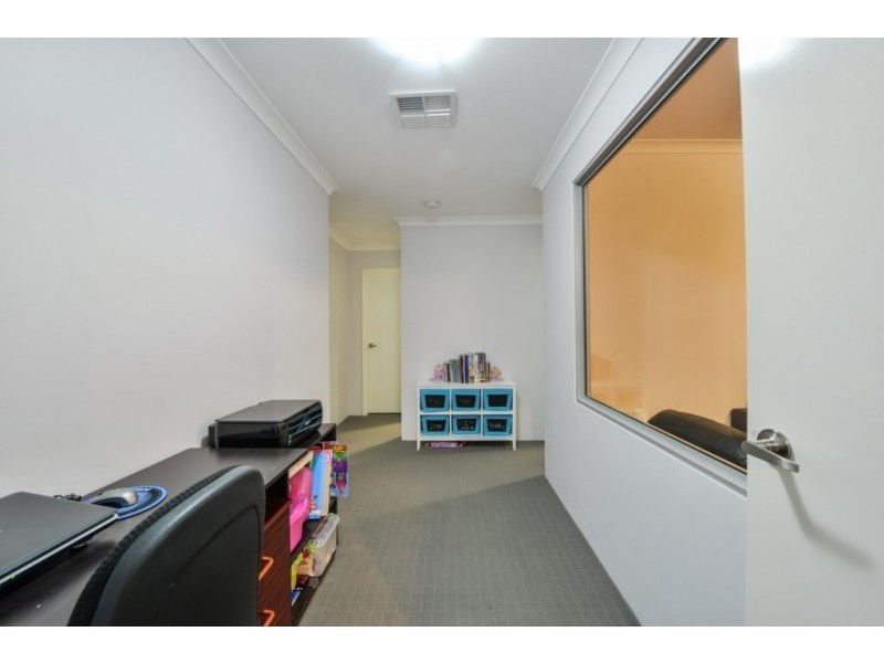 38 Kalari Drive, Wattle Grove WA 6107