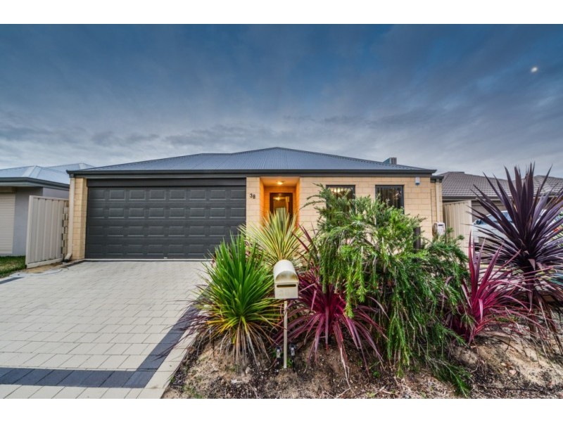 38 Kalari Drive, Wattle Grove WA 6107