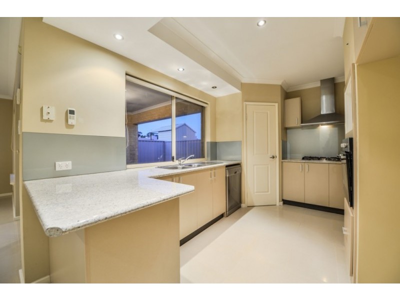 2/5 Oak Street, Cannington WA 6107