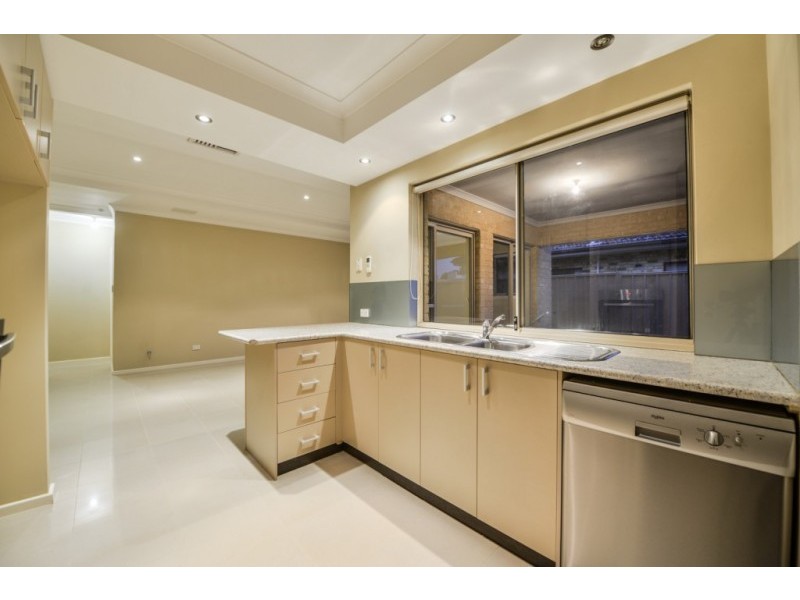 2/5 Oak Street, Cannington WA 6107