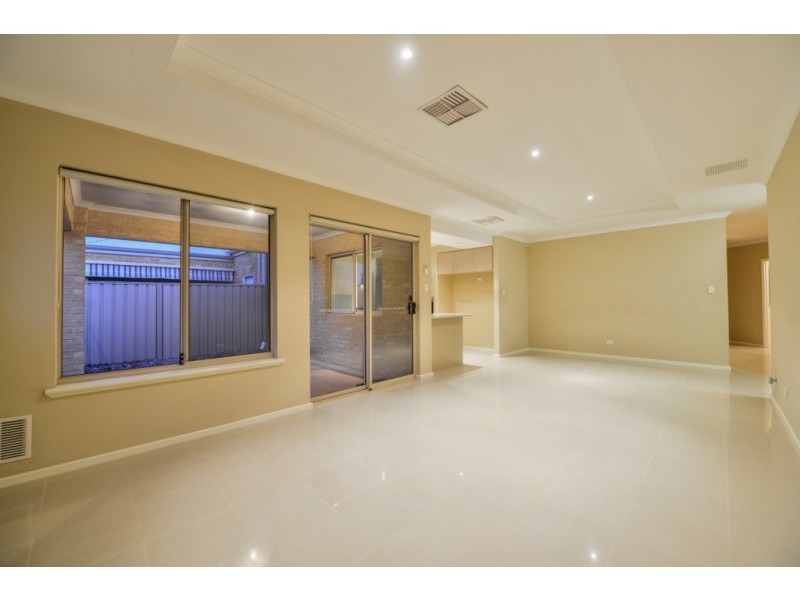 2/5 Oak Street, Cannington WA 6107