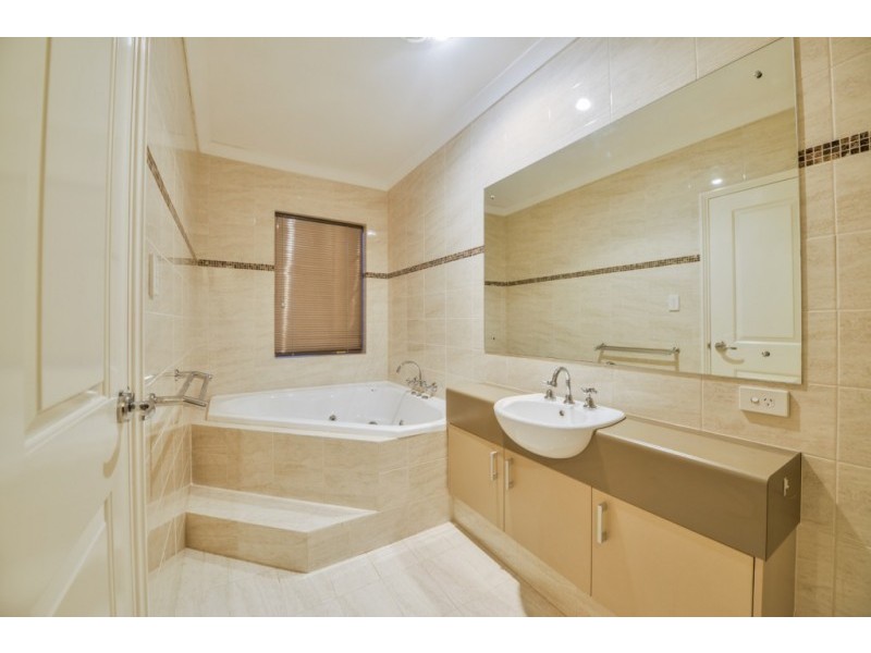 2/5 Oak Street, Cannington WA 6107