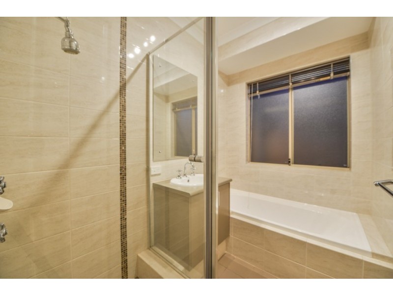 2/5 Oak Street, Cannington WA 6107