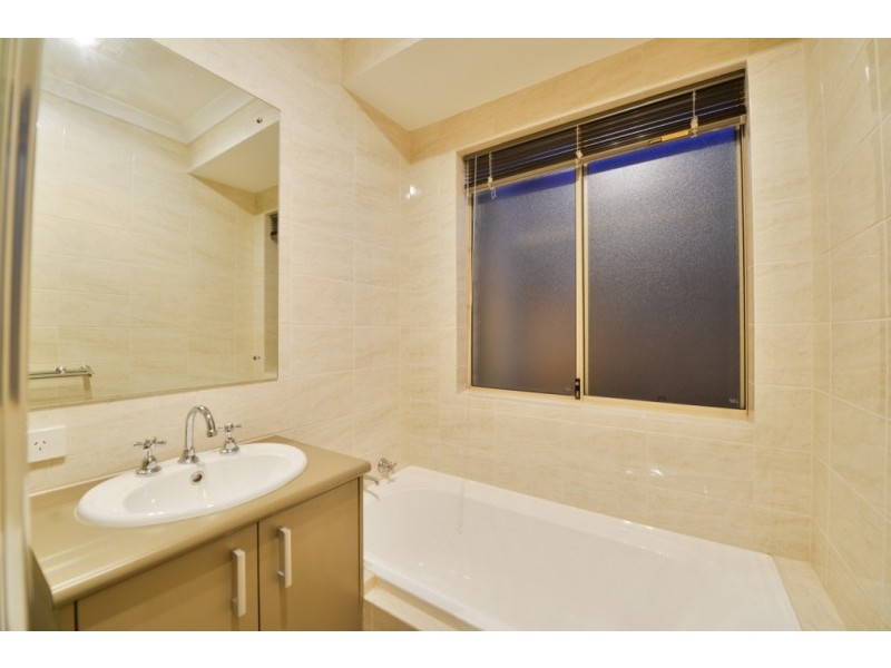 2/5 Oak Street, Cannington WA 6107