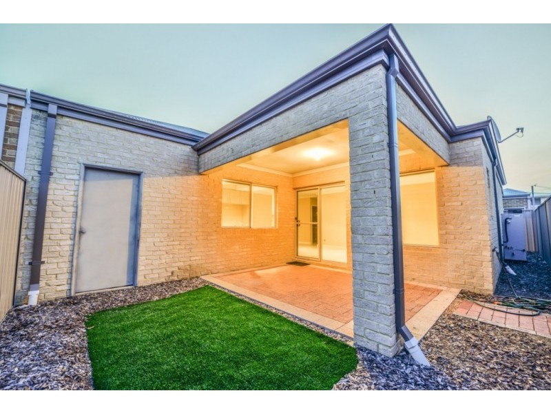 2/5 Oak Street, Cannington WA 6107