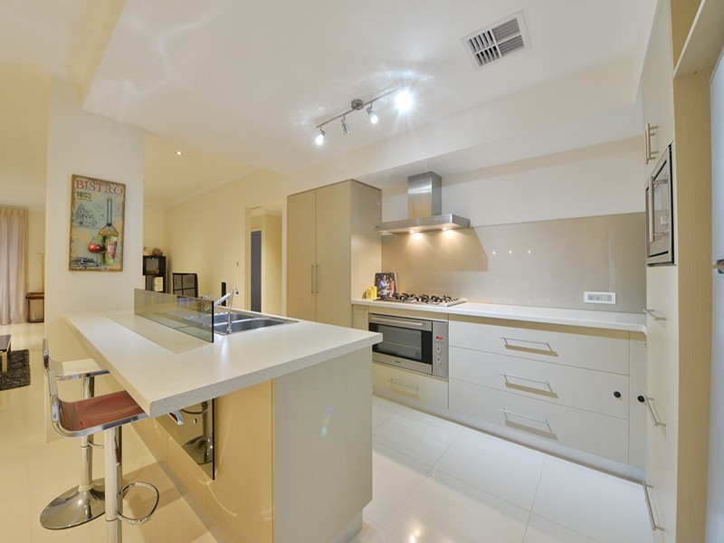 19 Tulip Way, East Cannington WA 6107