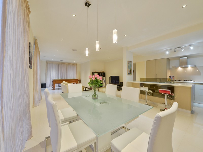 19 Tulip Way, East Cannington WA 6107