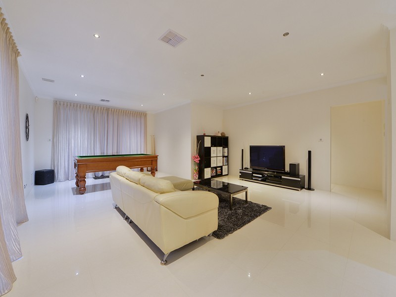 19 Tulip Way, East Cannington WA 6107