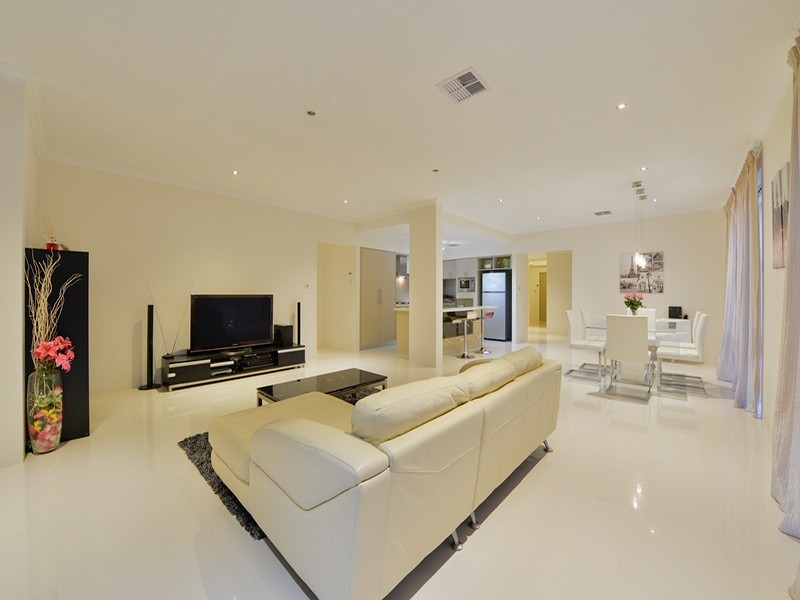 19 Tulip Way, East Cannington WA 6107