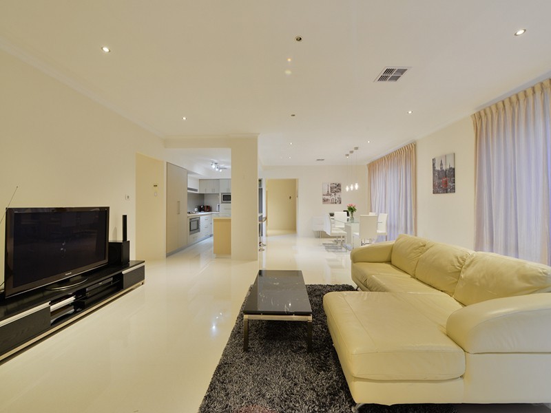 19 Tulip Way, East Cannington WA 6107