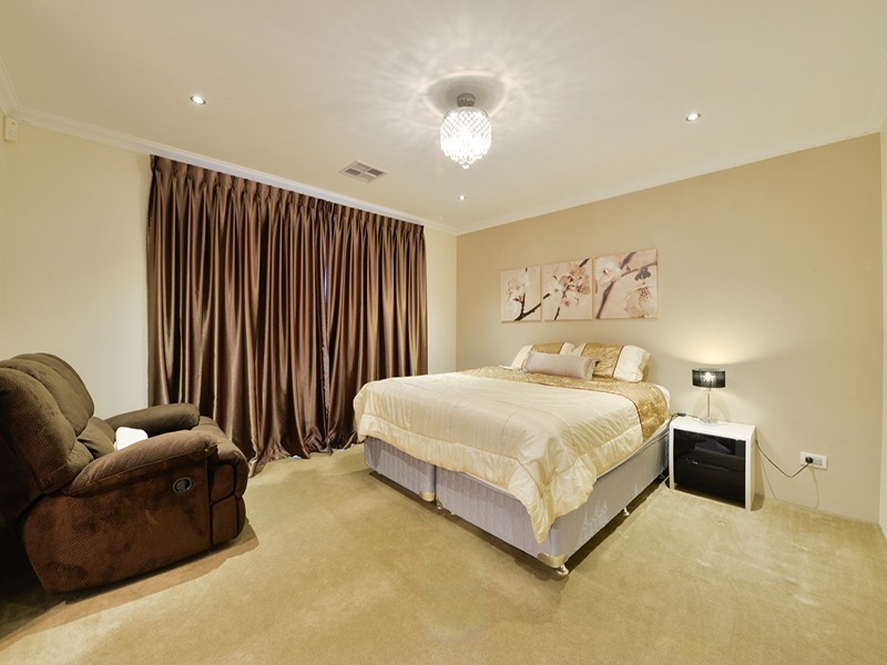 19 Tulip Way, East Cannington WA 6107