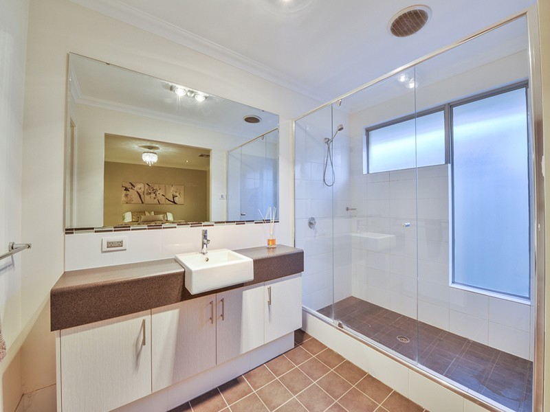 19 Tulip Way, East Cannington WA 6107