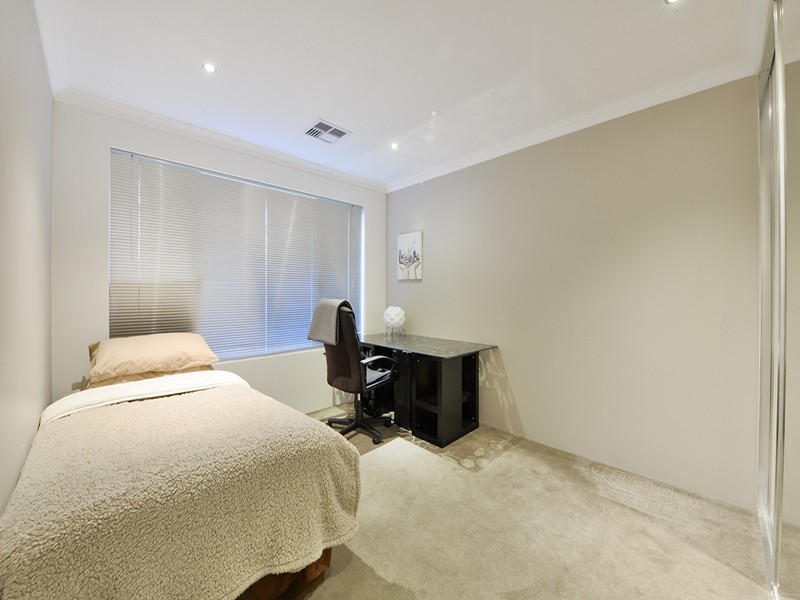 19 Tulip Way, East Cannington WA 6107