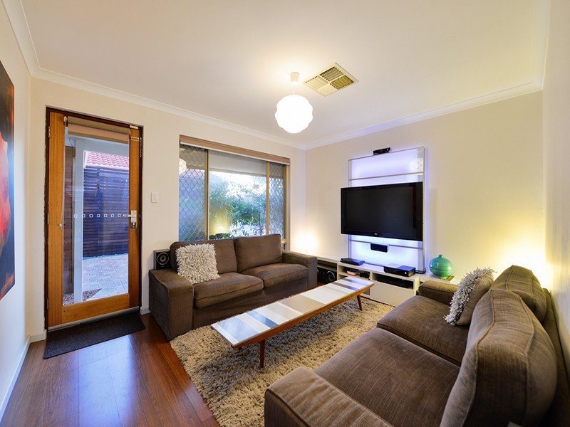 8b Bungaree Road, Wilson WA 6107