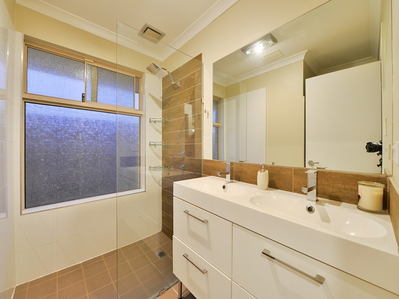 8b Bungaree Road, Wilson WA 6107