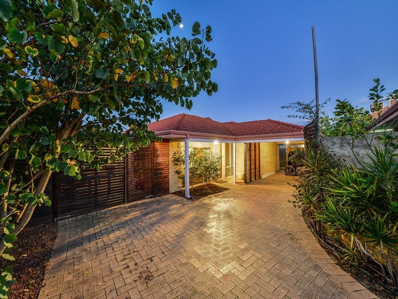 8b Bungaree Road, Wilson WA 6107