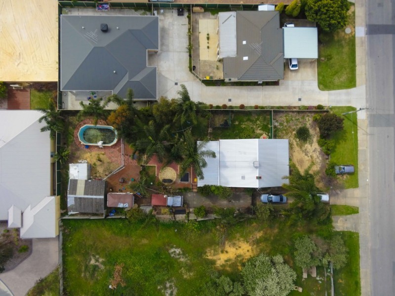 12 Thomas Street, Queens Park WA 6107