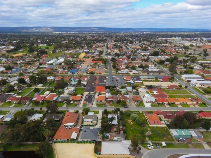 12 Thomas Street, Queens Park WA 6107