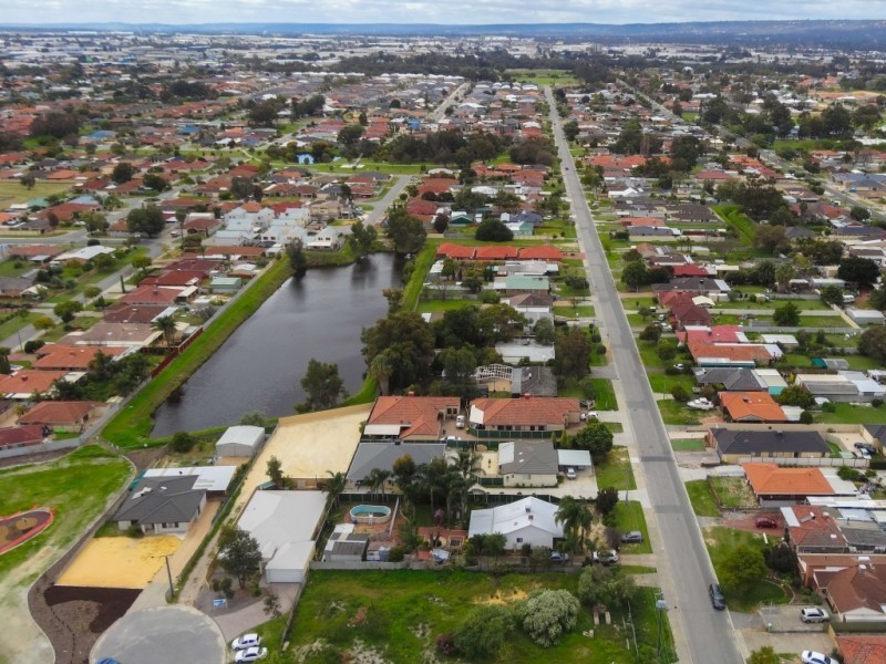 12 Thomas Street, Queens Park WA 6107