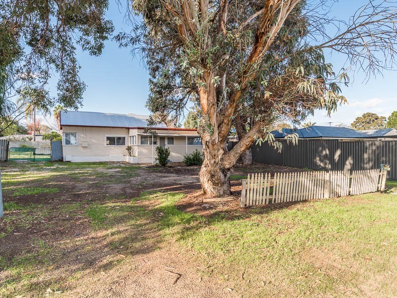 4 Barcombe Way, Gosnells WA 6110