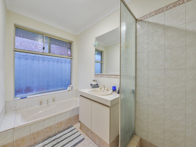 3 Weetman Cove, Cannington WA 6107