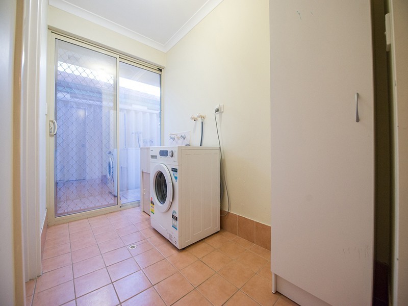 6 Mary Mackllop Glen, Queens Park WA 6107