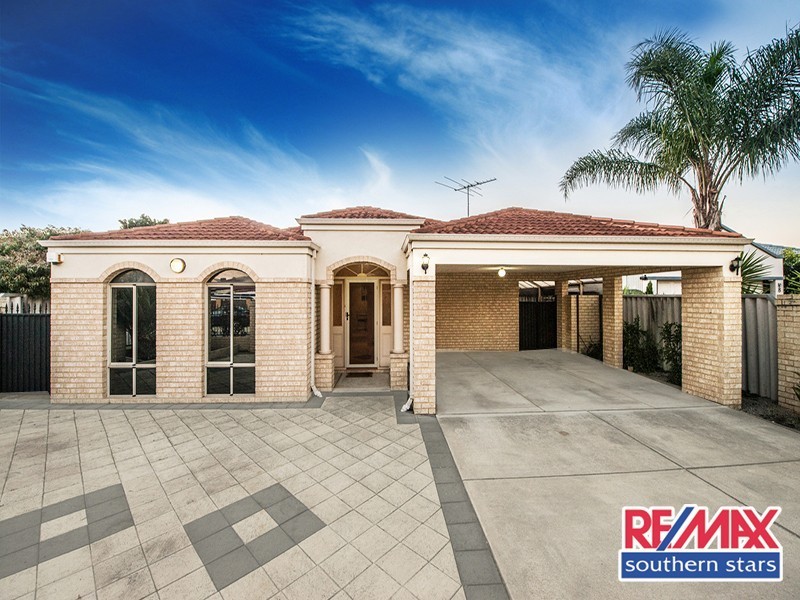 6 Mary Mackllop Glen, Queens Park WA 6107