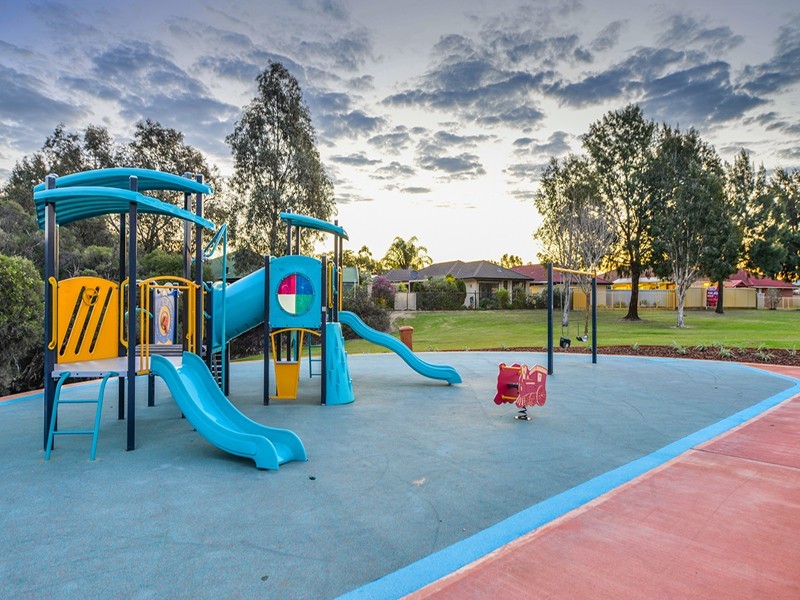 4 Amarina Close, Kenwick WA 6107