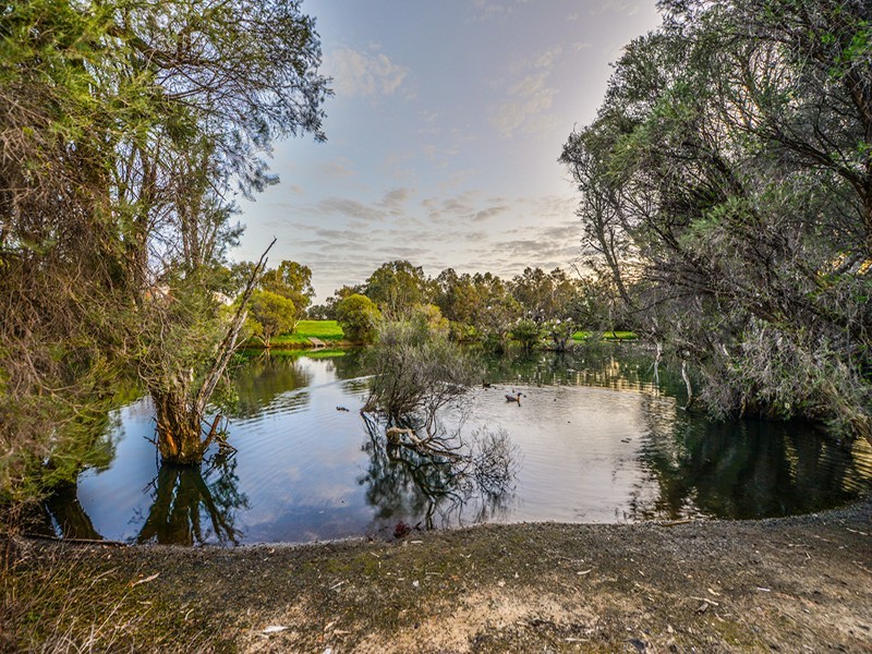 4 Amarina Close, Kenwick WA 6107