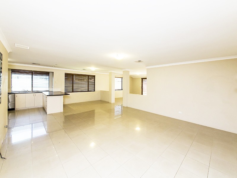 7 Santiago Street, Seville Grove WA 6112