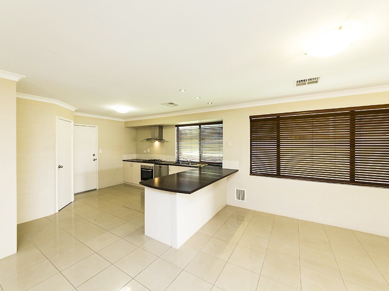 7 Santiago Street, Seville Grove WA 6112