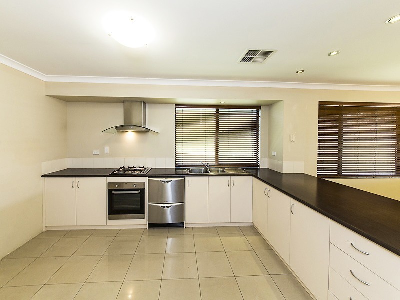 7 Santiago Street, Seville Grove WA 6112