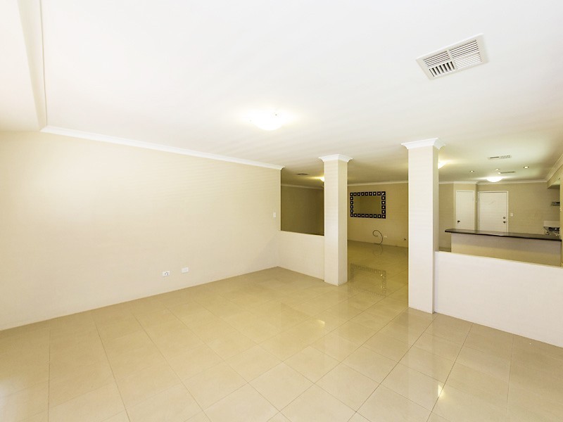 7 Santiago Street, Seville Grove WA 6112