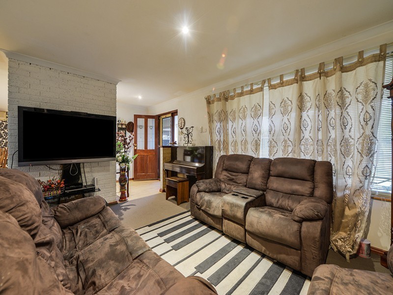 23 Bush Close, Beckenham WA 6107