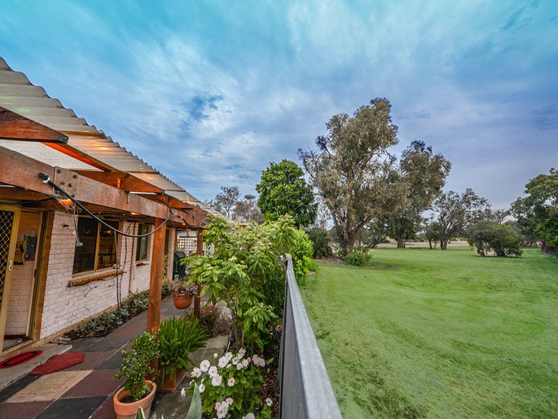 23 Bush Close, Beckenham WA 6107