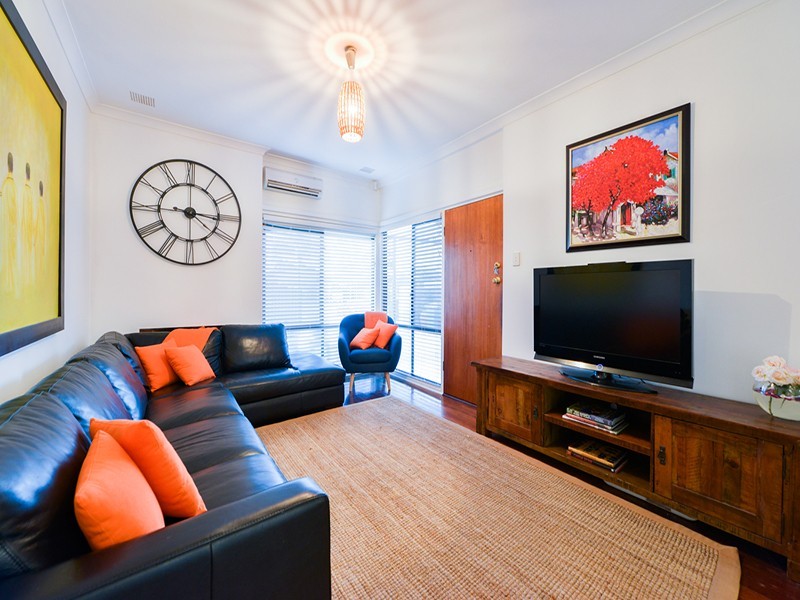 15 Andrews Road, Wilson WA 6107