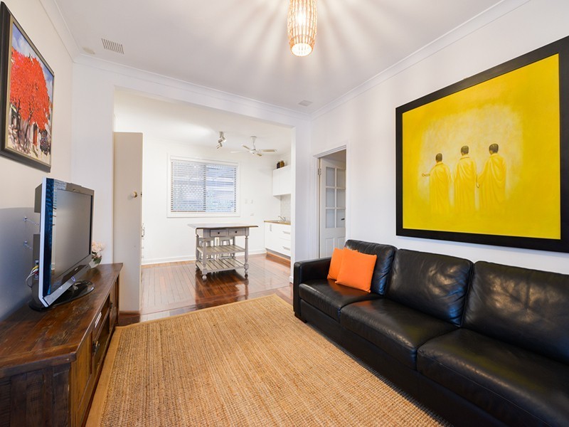 15 Andrews Road, Wilson WA 6107