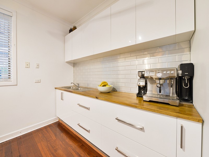 15 Andrews Road, Wilson WA 6107