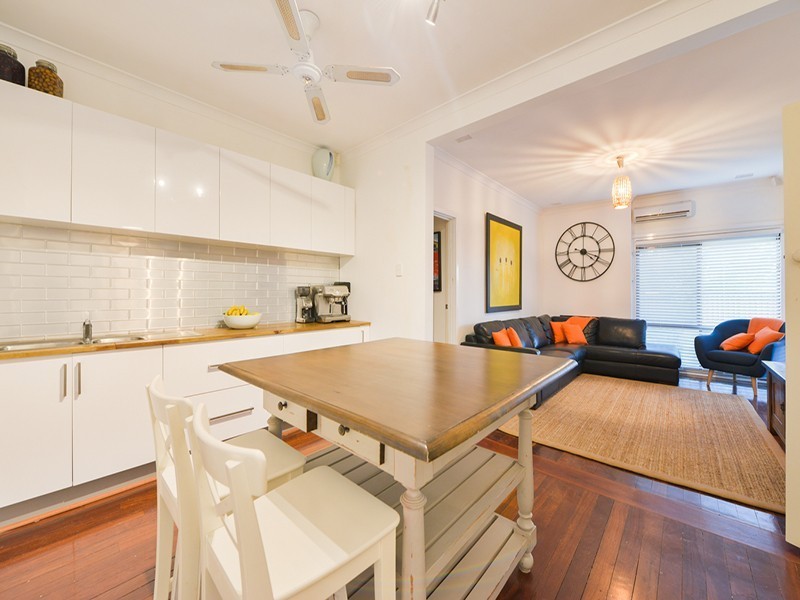 15 Andrews Road, Wilson WA 6107