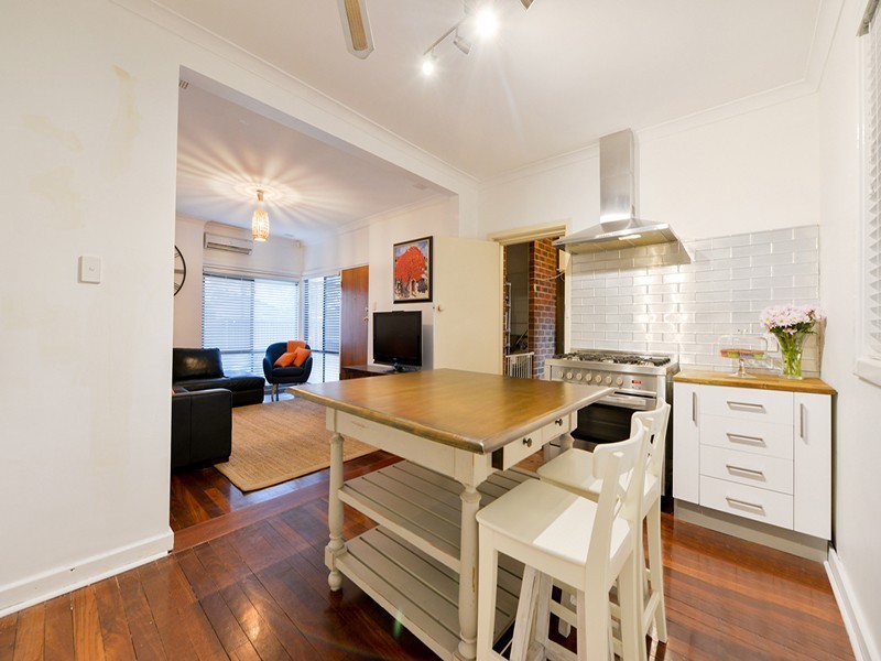 15 Andrews Road, Wilson WA 6107