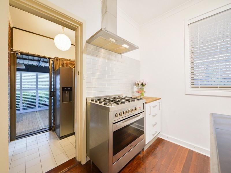 15 Andrews Road, Wilson WA 6107