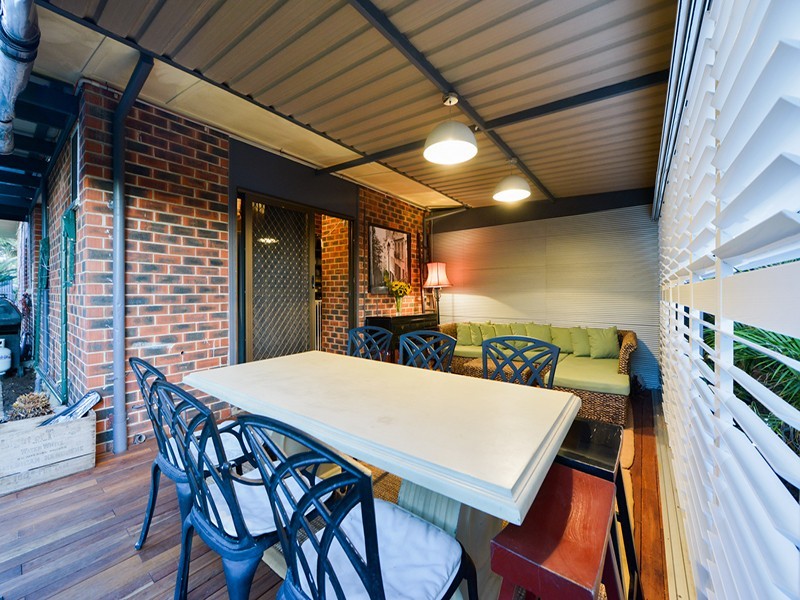 15 Andrews Road, Wilson WA 6107